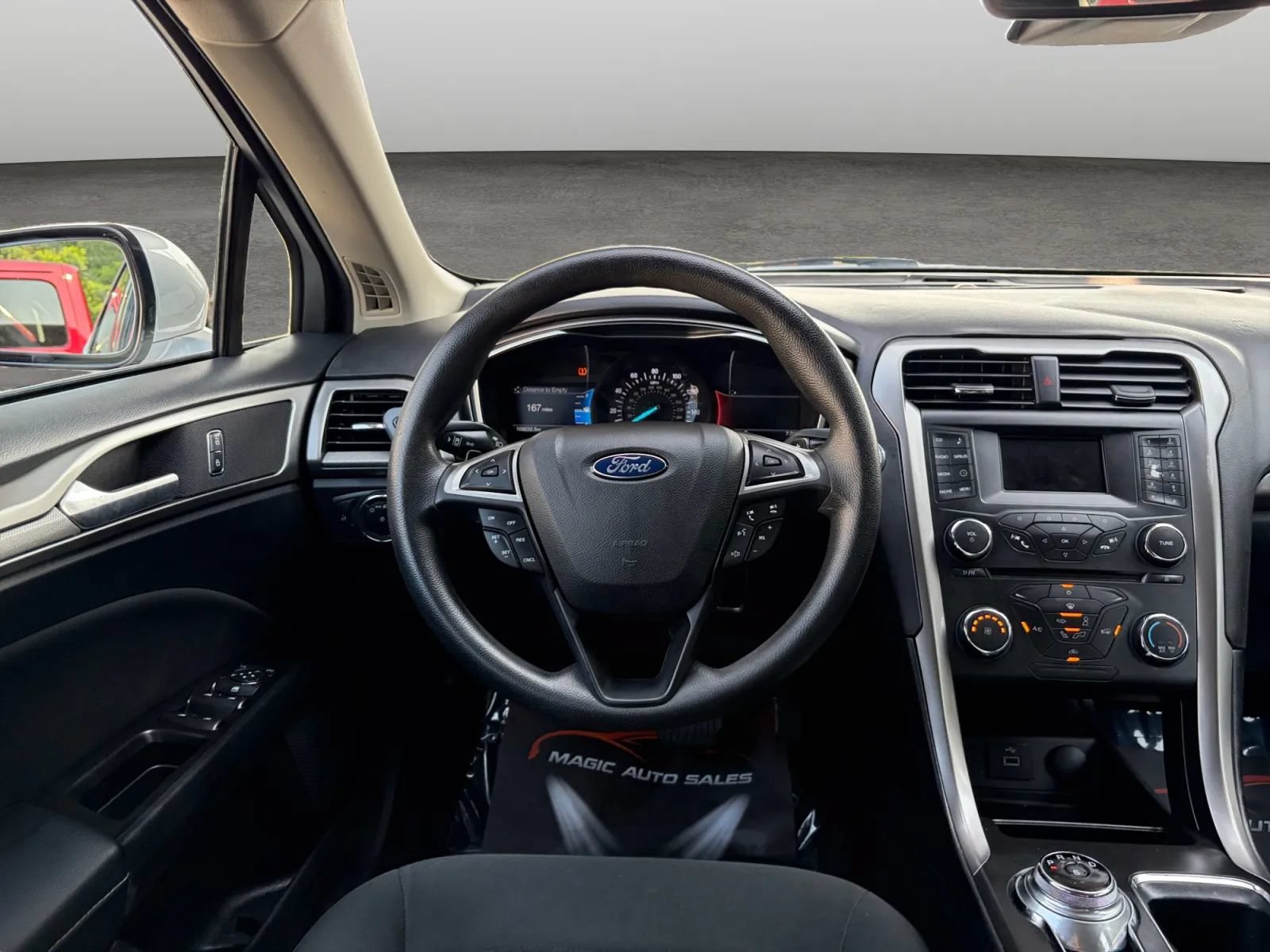 Used 2017 Ford Fusion SE FWD image 26