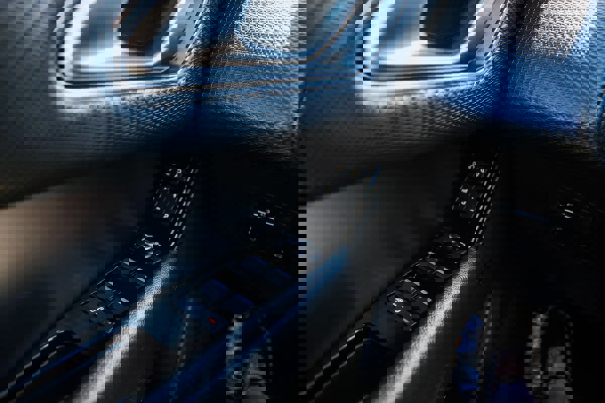 Used 2019 Land Rover Range Rover Velar S image 29