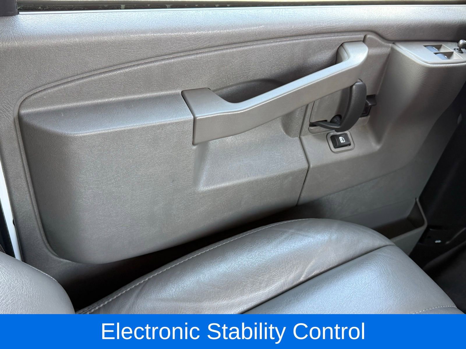 Used 2025 Chevrolet Express 2500 Extended w/ Driver Convenience Package image 27