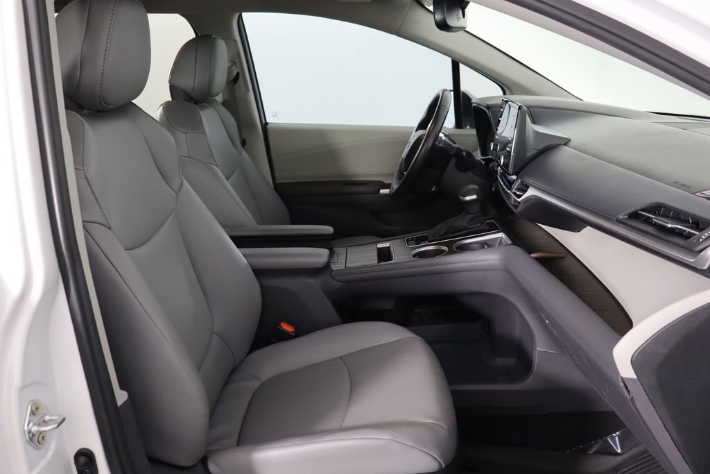 Used 2024 Toyota Sienna XLE image 19
