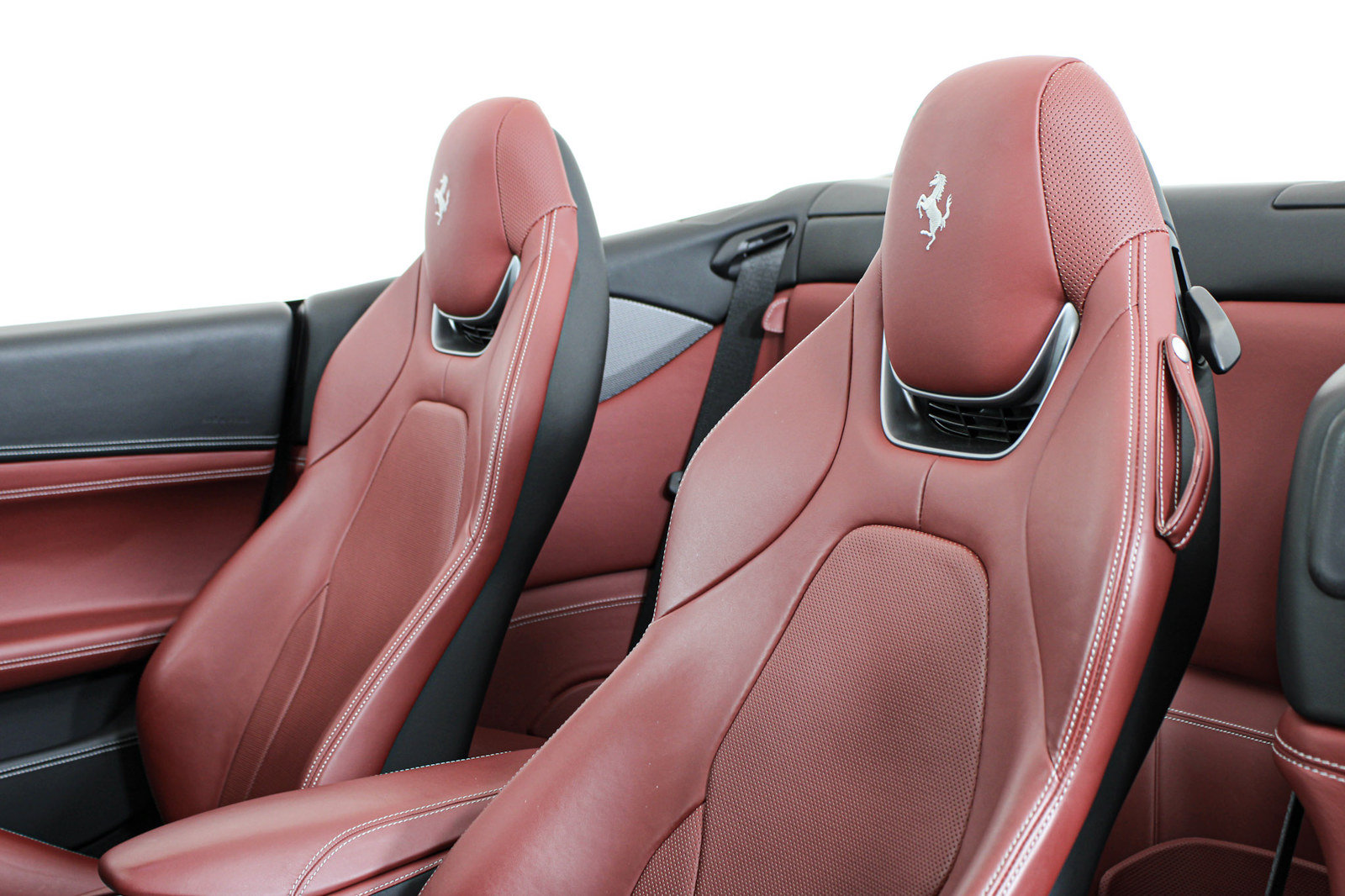 Certified 2022 Ferrari Portofino M RWD image 46