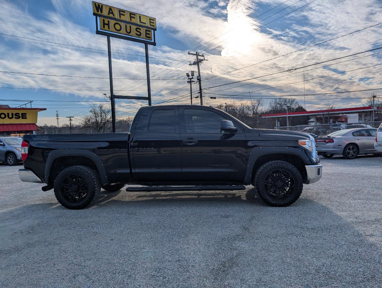 Used 2017 Toyota Tundra SR5 w/ SR5 Upgrade Package image 5