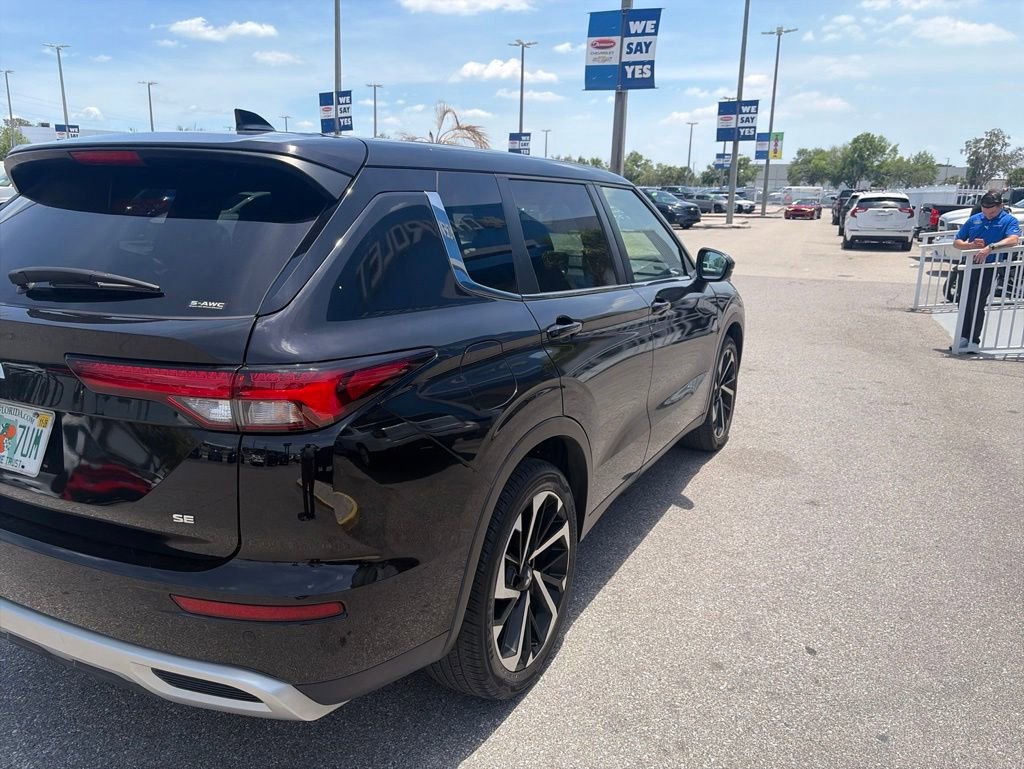 Used 2022 Mitsubishi Outlander SE AWD/4WD image 5