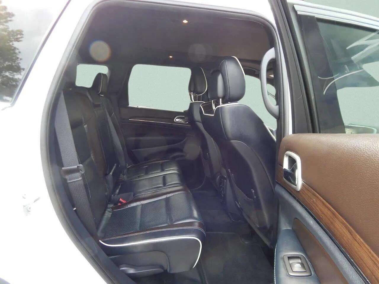 Used 2016 Jeep Grand Cherokee Overland w/ Advanced Technology Group image 12