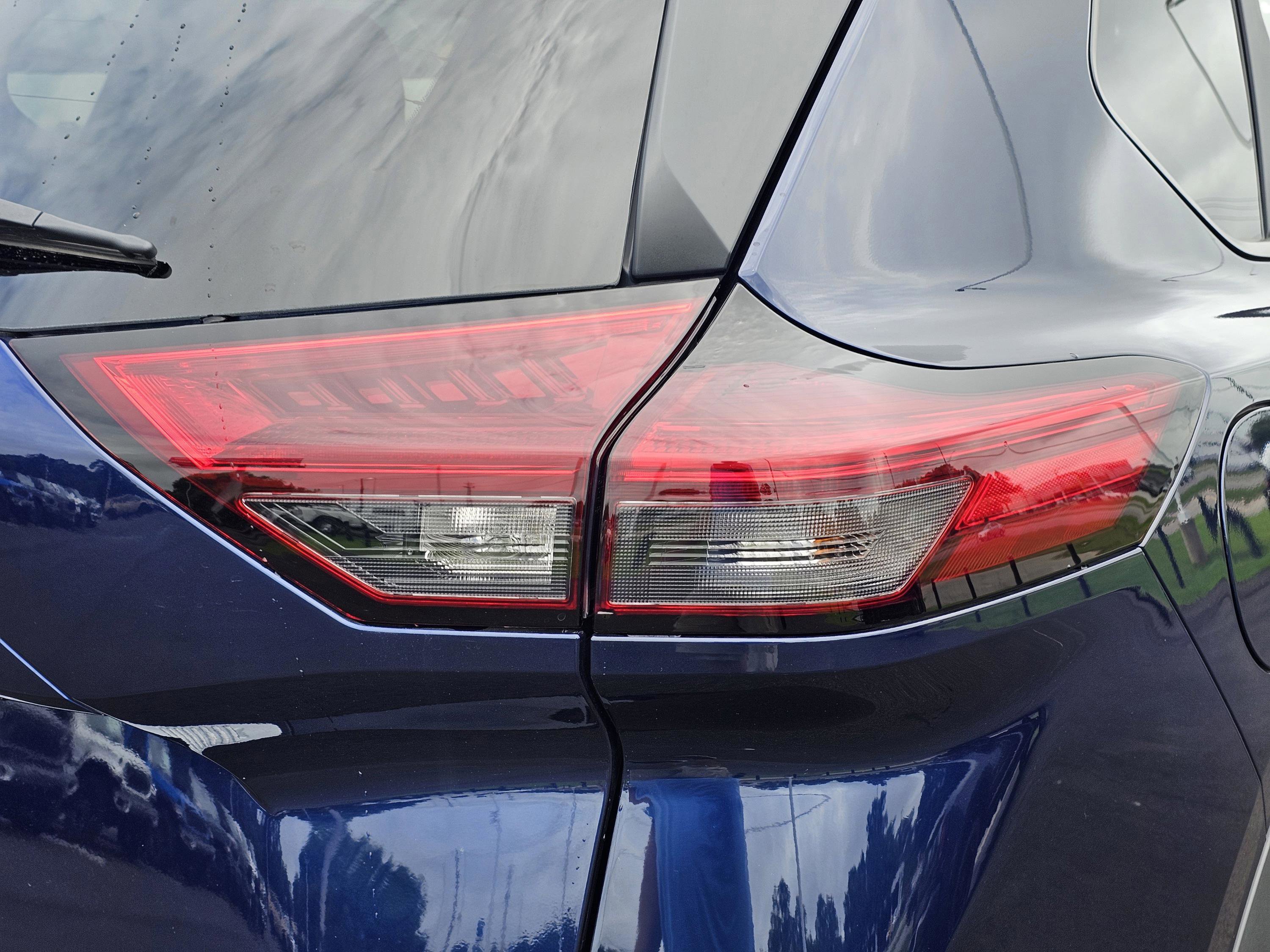 Used 2025 Nissan Rogue SV FWD image 9