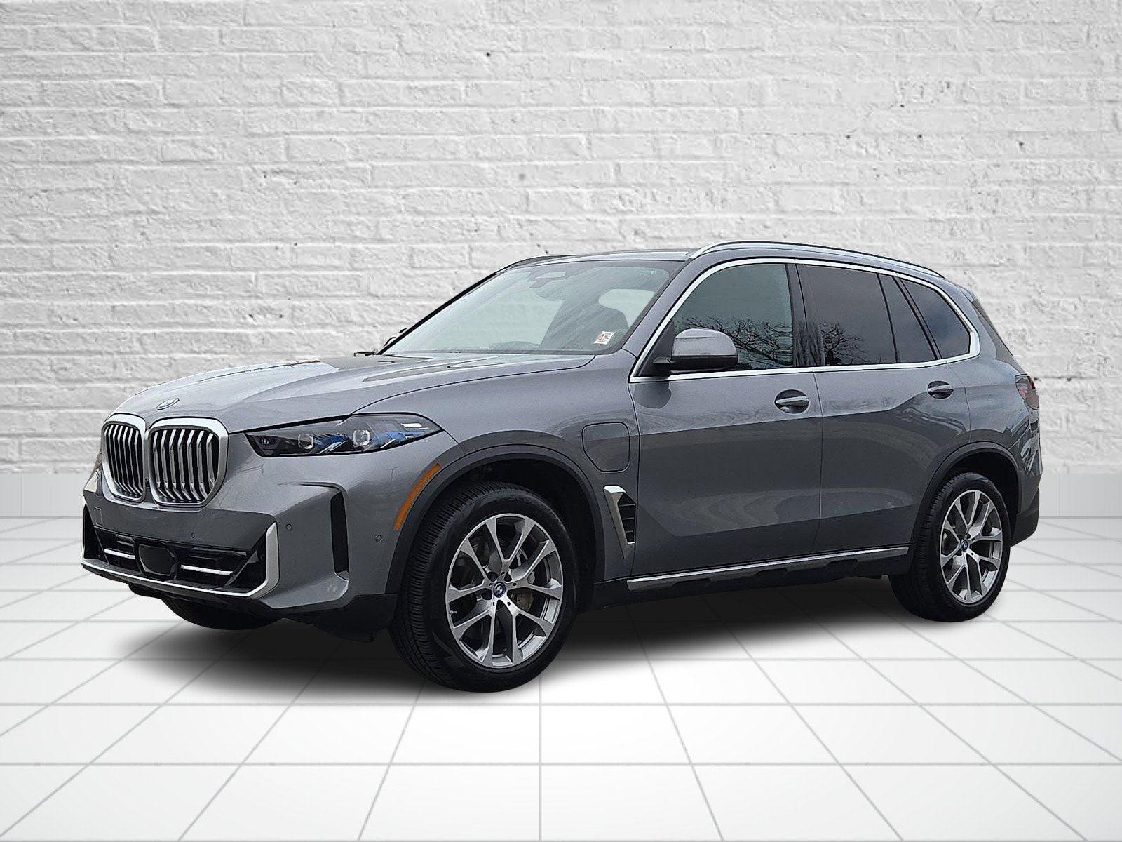 Used 2025 BMW X5 xDrive50e image 3