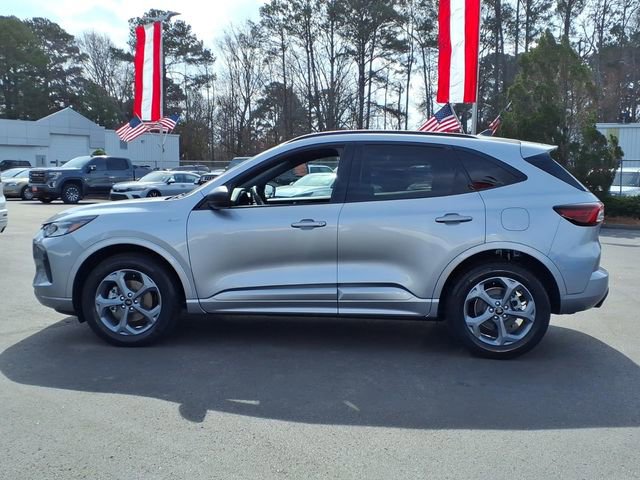 Used 2023 Ford Escape ST-Line w/ Tech Pack #1 AWD/4WD image 3