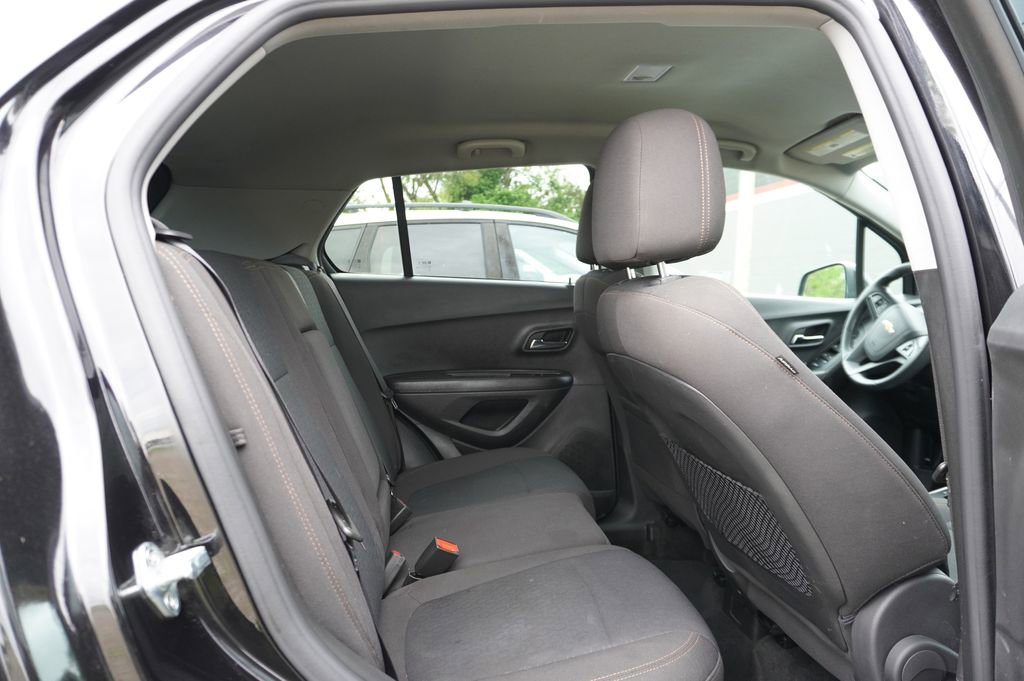Used 2020 Chevrolet Trax LS w/ Tint and Cruise Package AWD/4WD image 7