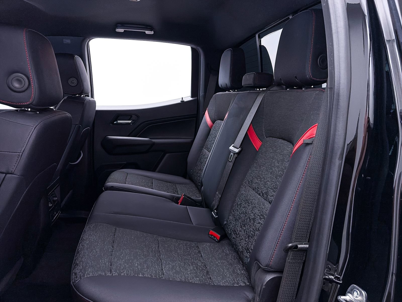 Used 2024 Chevrolet Colorado Z71 w/ Z71 Convenience Package 2 image 38