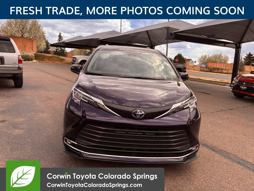Used 2023 Toyota Sienna XLE w/ XLE Plus Package image 2
