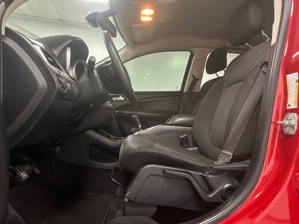 Used 2020 Dodge Journey SE w/ Blacktop Package FWD image 18