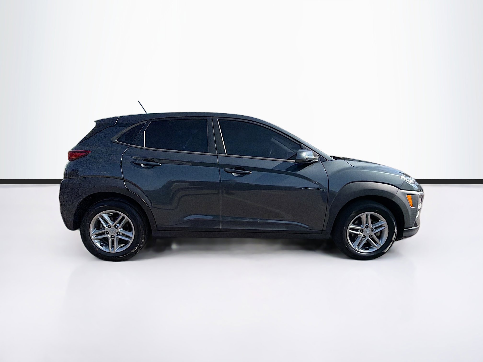 Used 2021 Hyundai Kona SE image 2