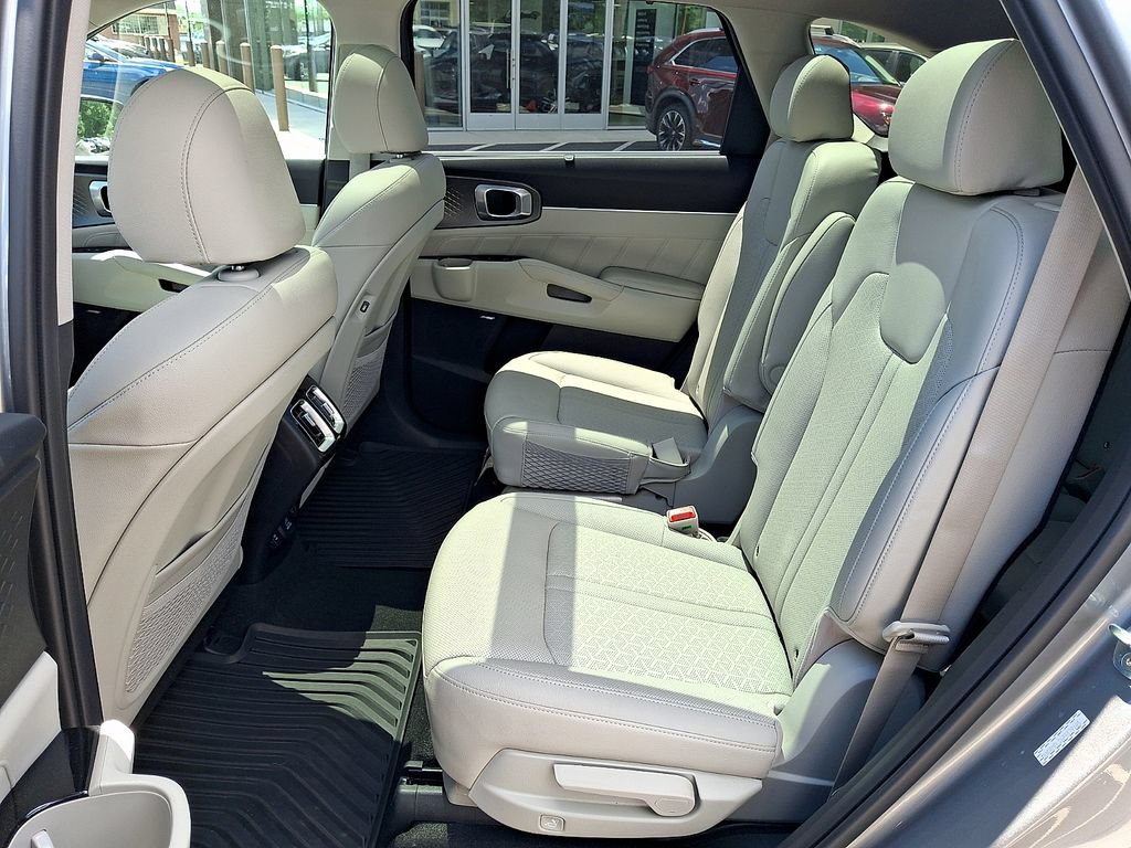 Used 2023 Kia Sorento SX Prestige w/ Panoramic Sunroof Package AWD/4WD image 14