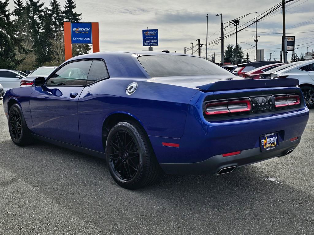 Used 2019 Dodge Challenger SXT image 6