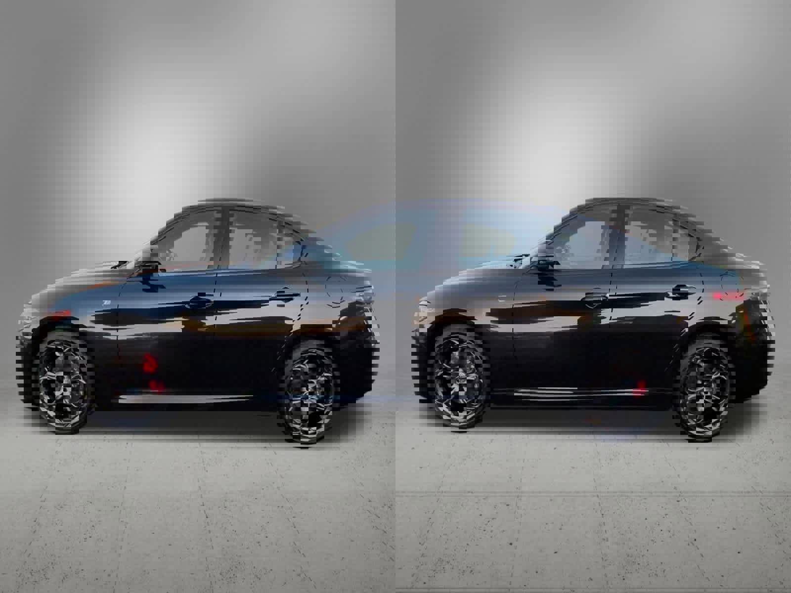 Used 2024 Alfa Romeo Giulia Ti w/ Performance Driving Package image 3