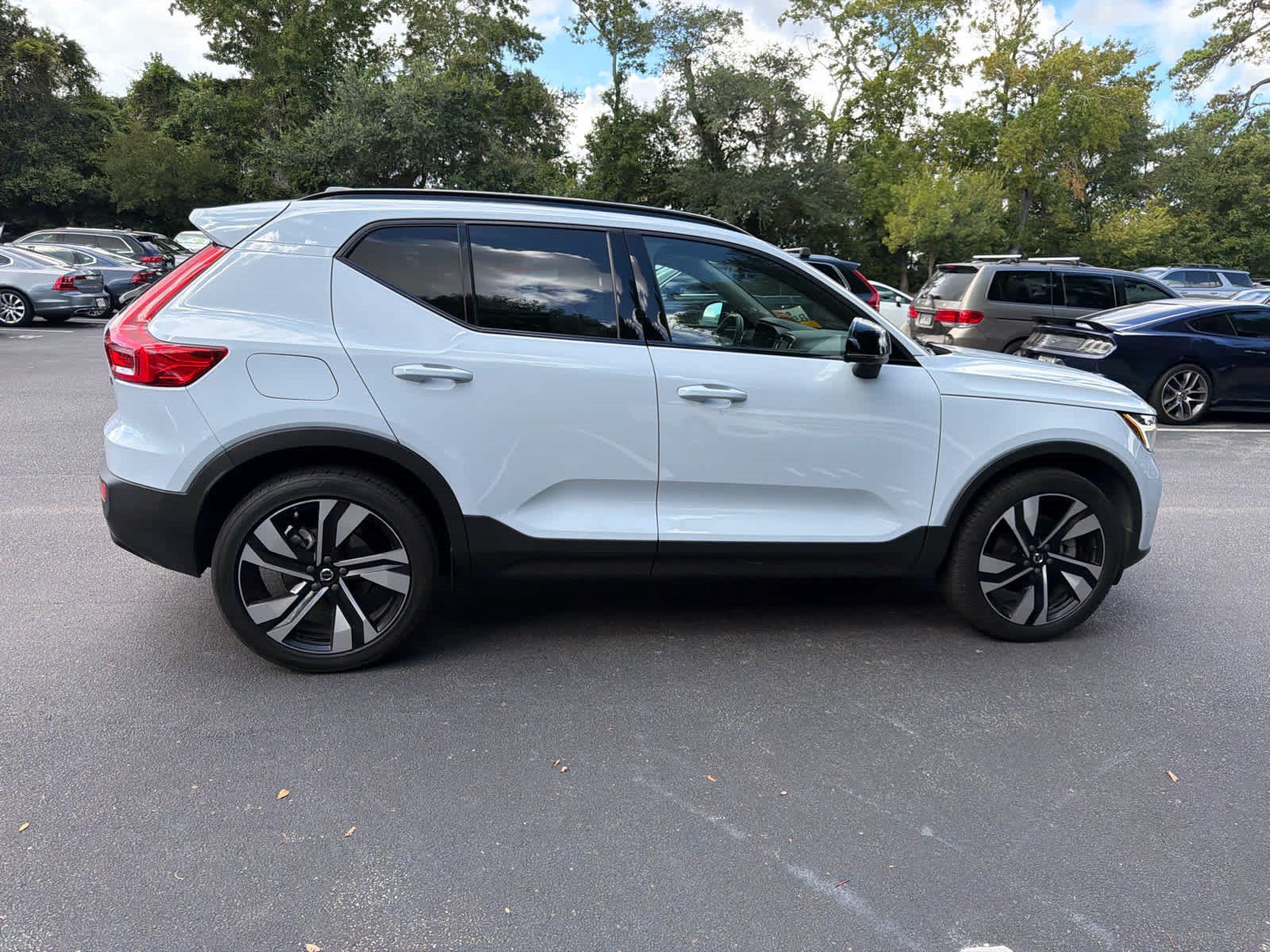 Used 2024 Volvo XC40 B5 Ultimate w/ Protection Package Premier AWD/4WD image 16