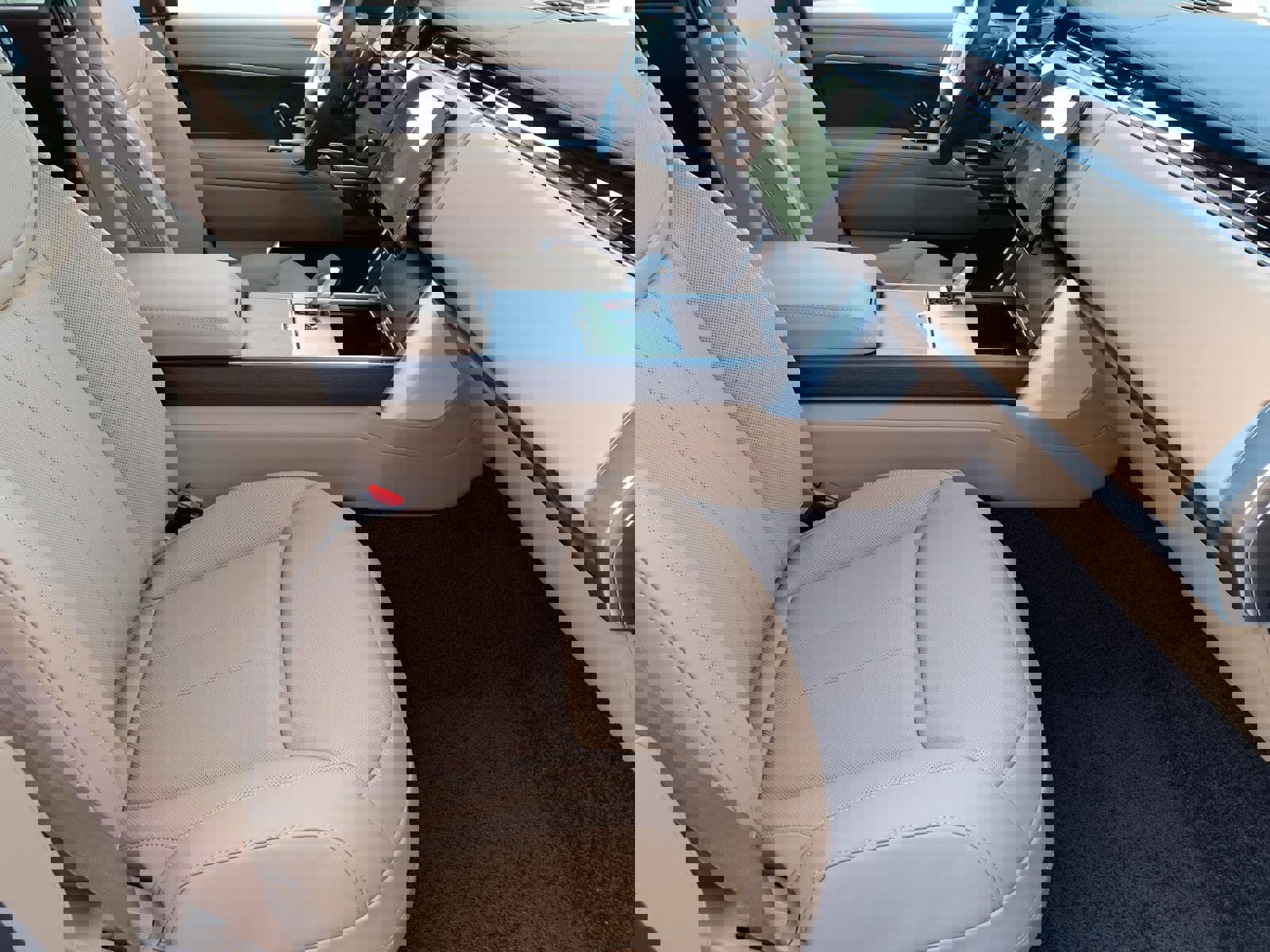 New 2026 Land Rover Range Rover Long Wheelbase SE image 7