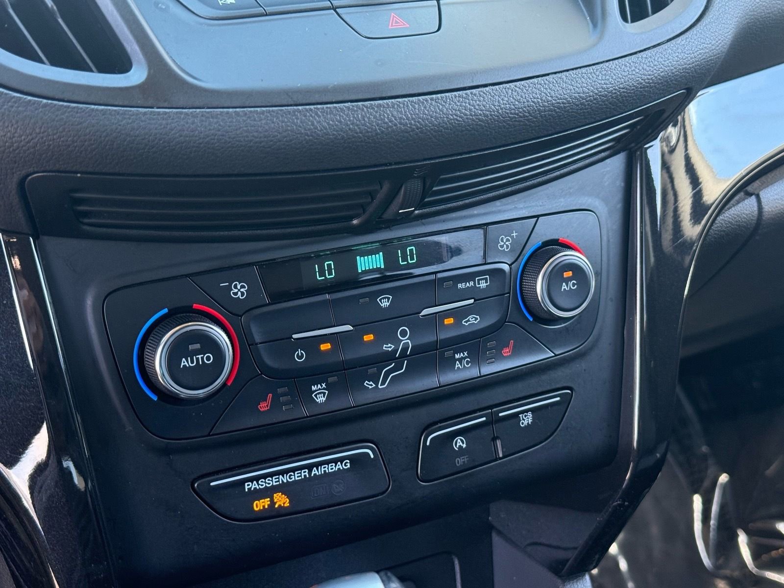 Used 2017 Ford Escape SE w/ Equipment Group 201A image 24