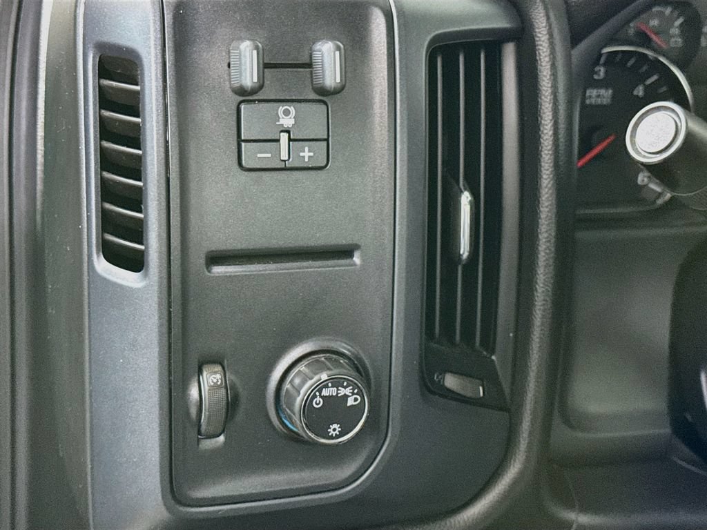 Used 2015 Chevrolet Silverado 2500 W/T RWD image 16