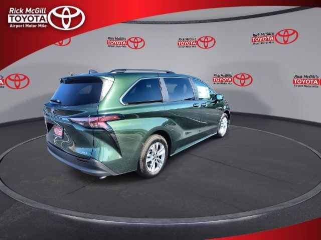 New 2026 Toyota Sienna XLE AWD/4WD image 8