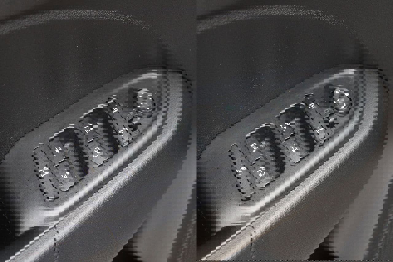 Used 2024 Hyundai Venue SEL image 21