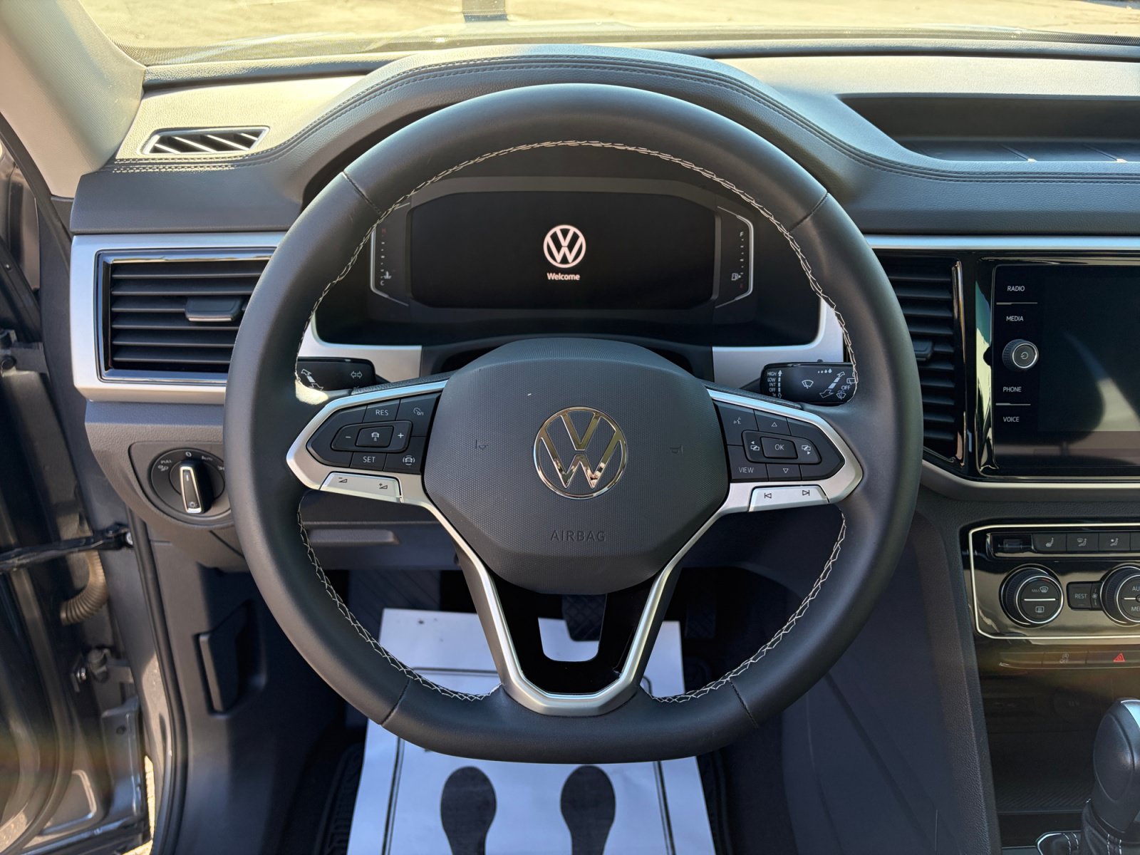 Used 2023 Volkswagen Atlas SE w/ Panoramic Sunroof Package AWD/4WD image 9