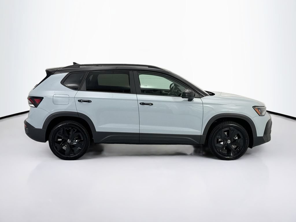New 2026 Volkswagen Taos SE FWD image 4