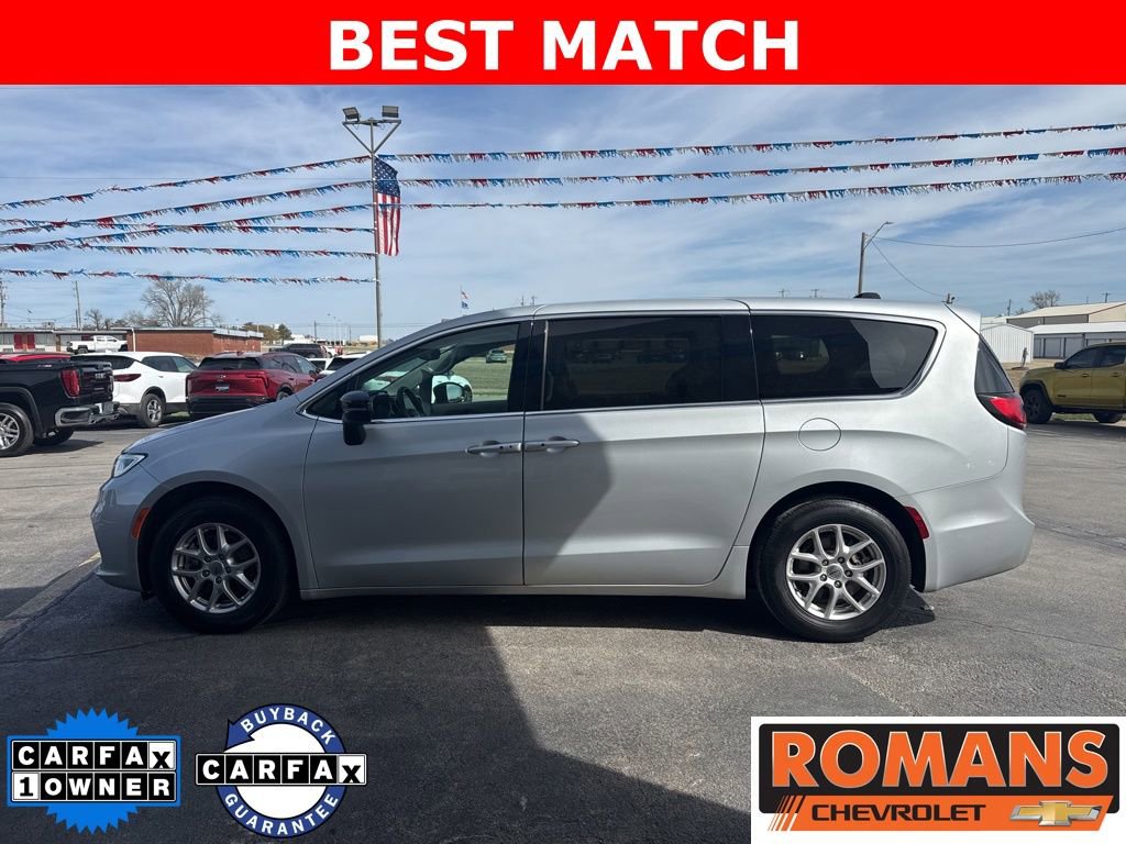 Used 2024 Chrysler Pacifica Touring-L FWD image 8