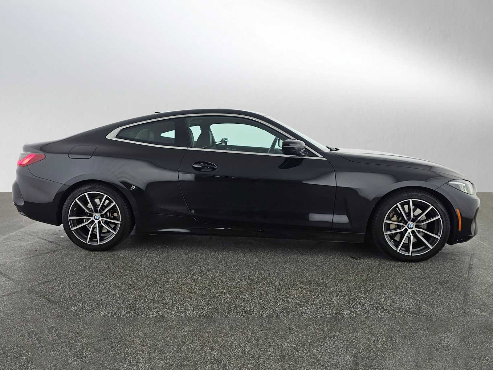 Used 2025 BMW 430i Coupe w/ Premium Package image 2