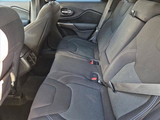 Used 2020 Jeep Cherokee Latitude FWD image 19