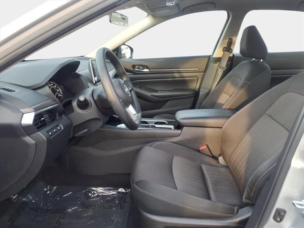 Used 2024 Nissan Altima 2.5 SV image 8