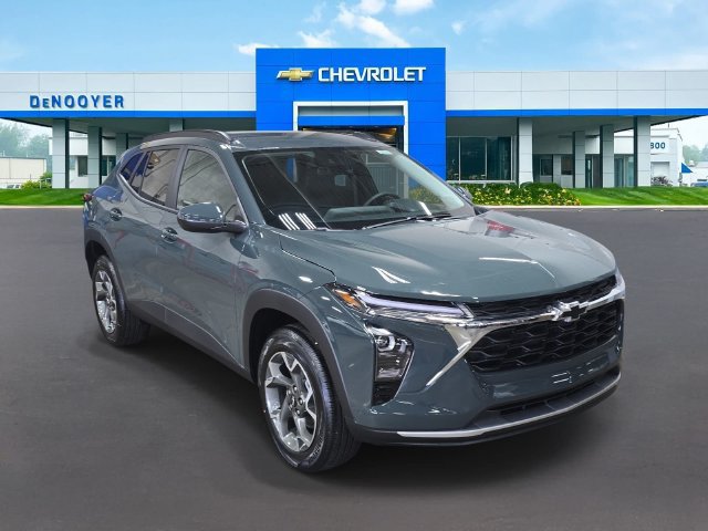 New 2026 Chevrolet Trax LT w/ Driver Confidence Package FWD image 4