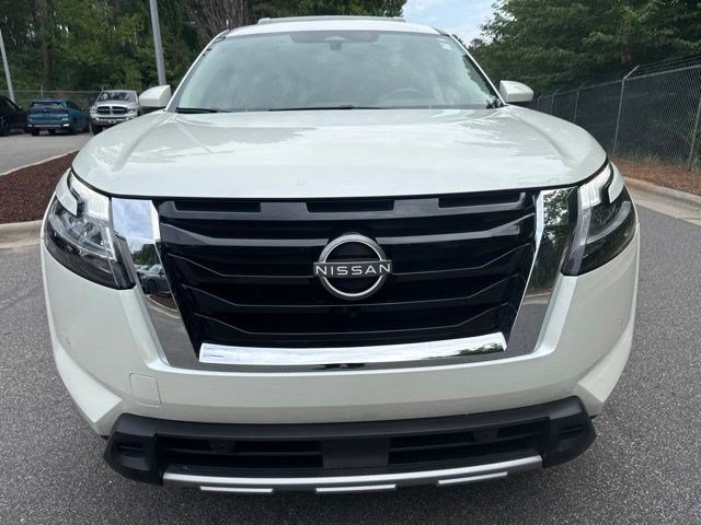 Used 2023 Nissan Pathfinder SL FWD image 2
