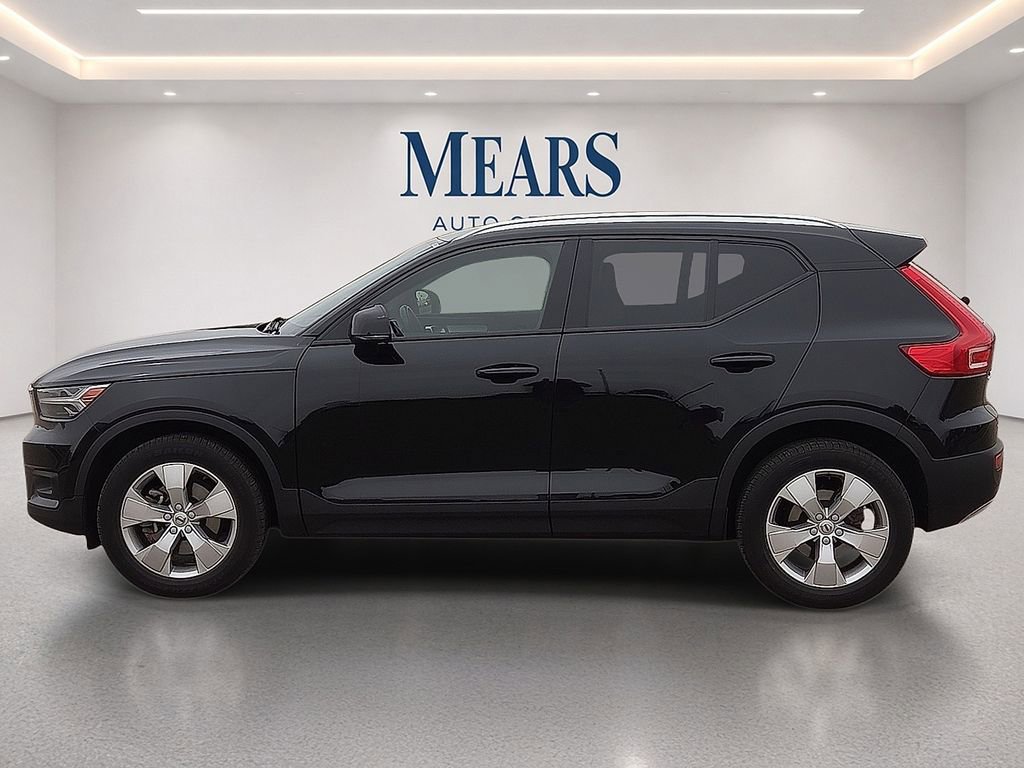 Used 2021 Volvo XC40 T4 Momentum FWD image 3