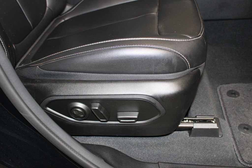 Used 2023 Jeep Grand Cherokee Limited image 21