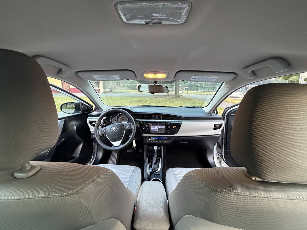 Used 2015 Toyota Corolla LE FWD image 15