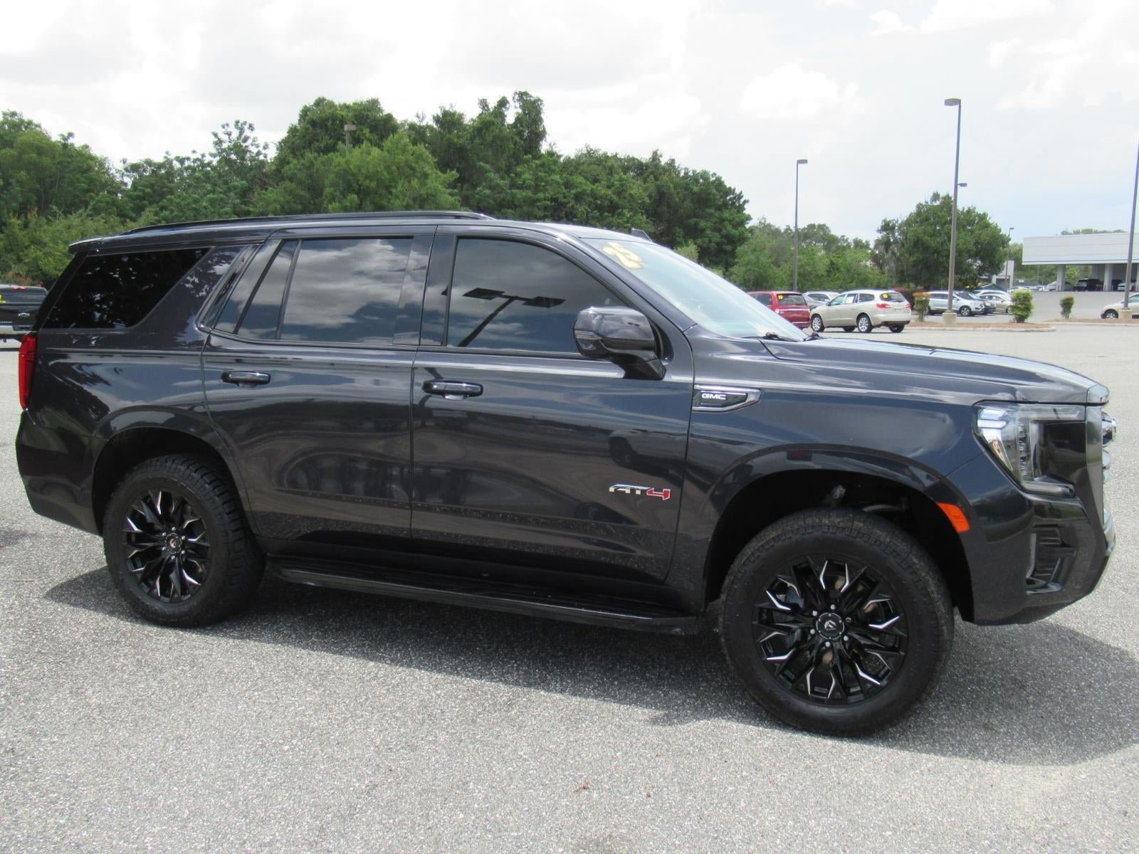Used 2024 GMC Yukon AT4 w/ Technology Package AWD/4WD image 2