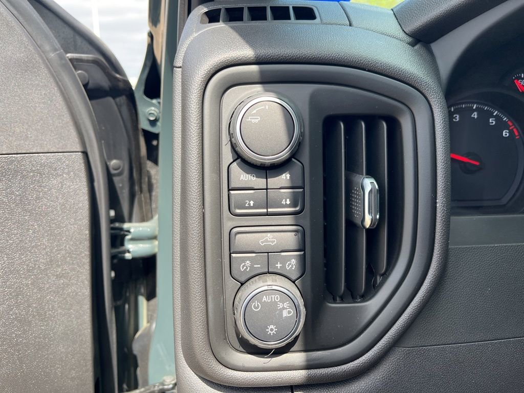 Used 2025 Chevrolet Silverado 1500 Custom Trail Boss w/ Dark Appearance Package image 14