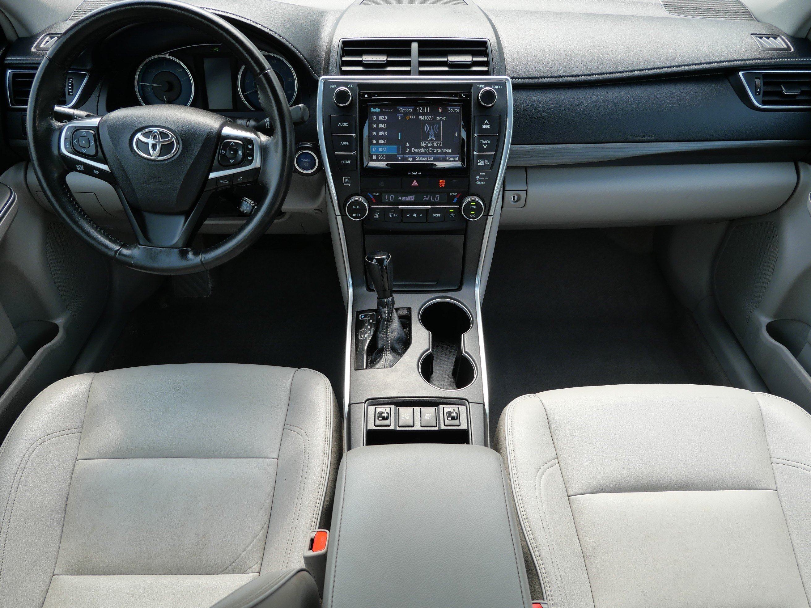 Used 2016 Toyota Camry XLE w/ Moonroof Package FWD image 10