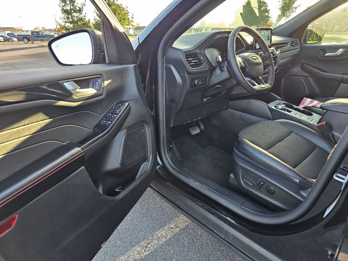 Used 2025 Ford Escape ST-Line Select image 27