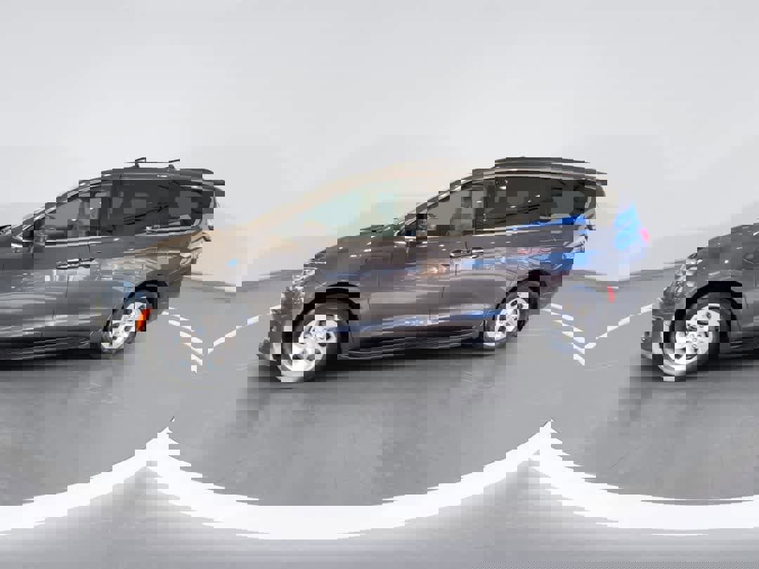 Used 2017 Chrysler Pacifica Premium image 4