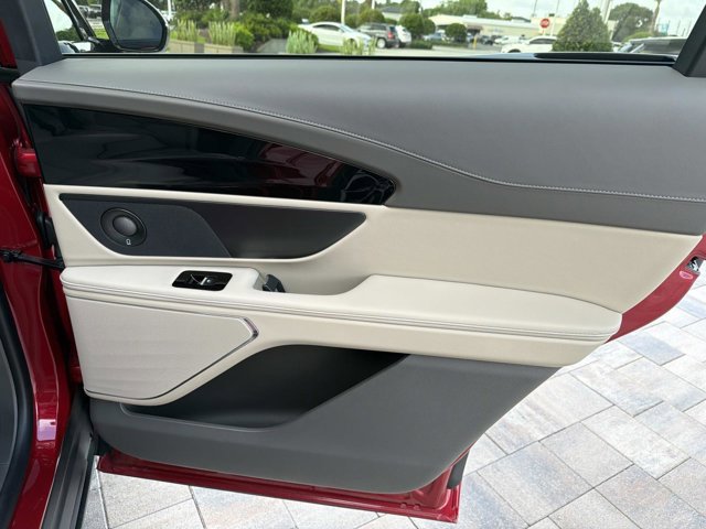 Certified 2025 Lincoln Nautilus Reserve AWD/4WD image 23