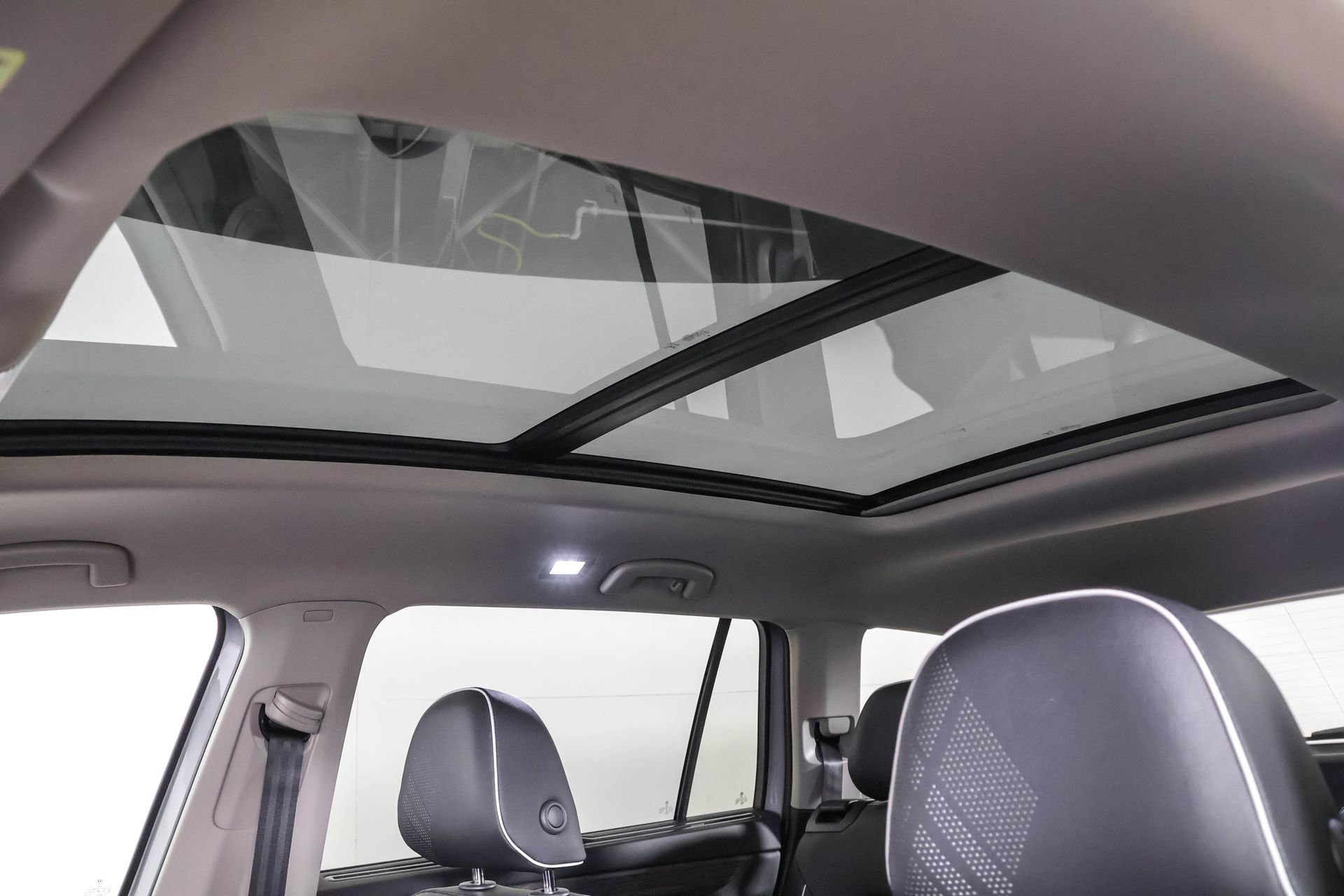 New 2026 Volkswagen Atlas SEL Premium R-Line image 30