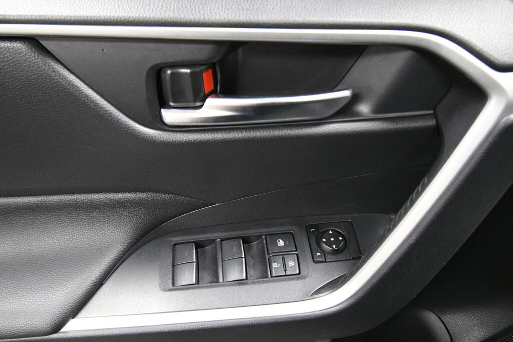 Certified 2023 Toyota RAV4 SE image 11