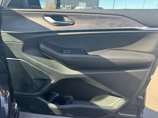 Certified 2025 Jeep Grand Cherokee Overland image 23