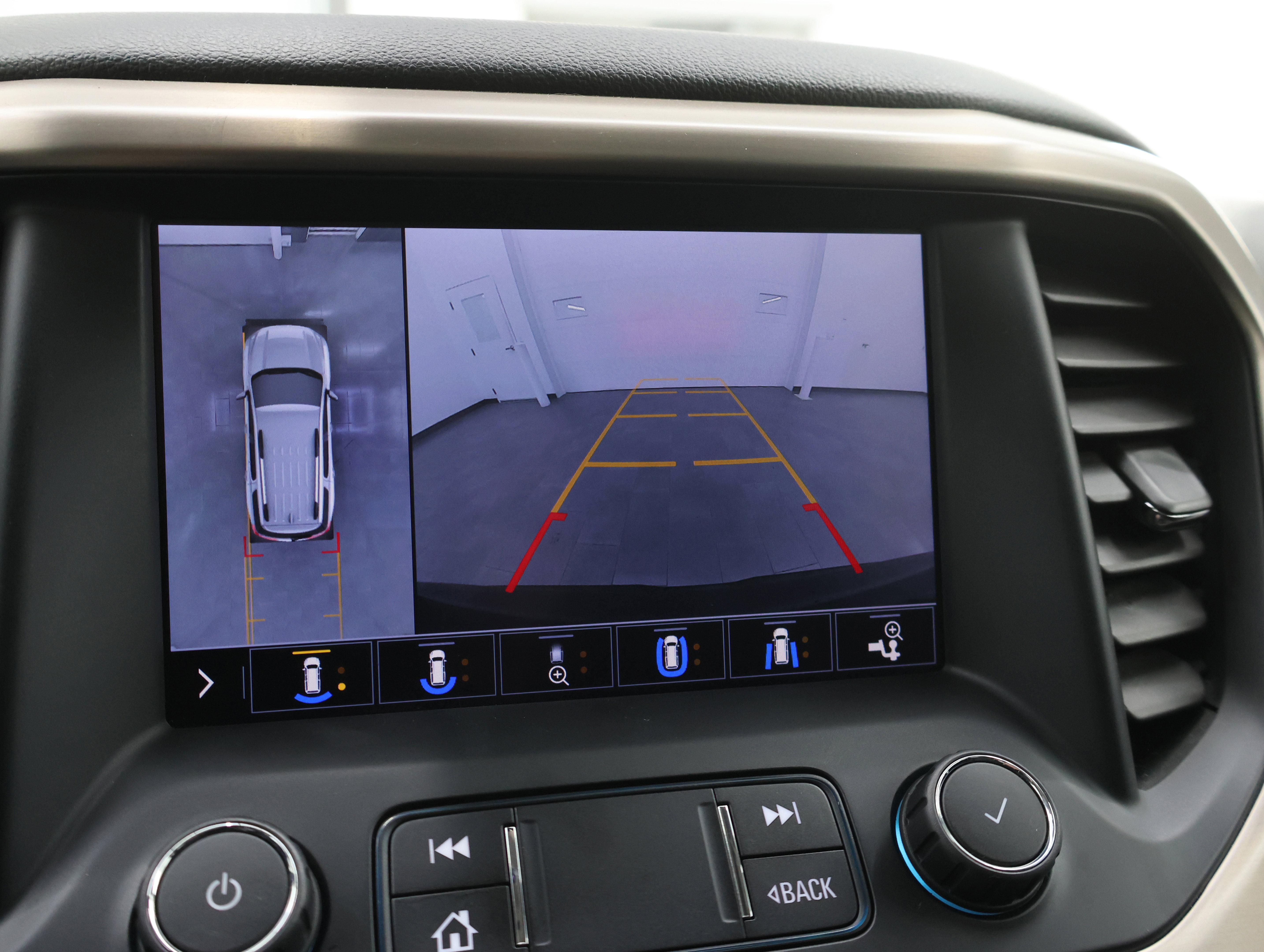 Used 2020 GMC Acadia Denali w/ Trailering Package image 18