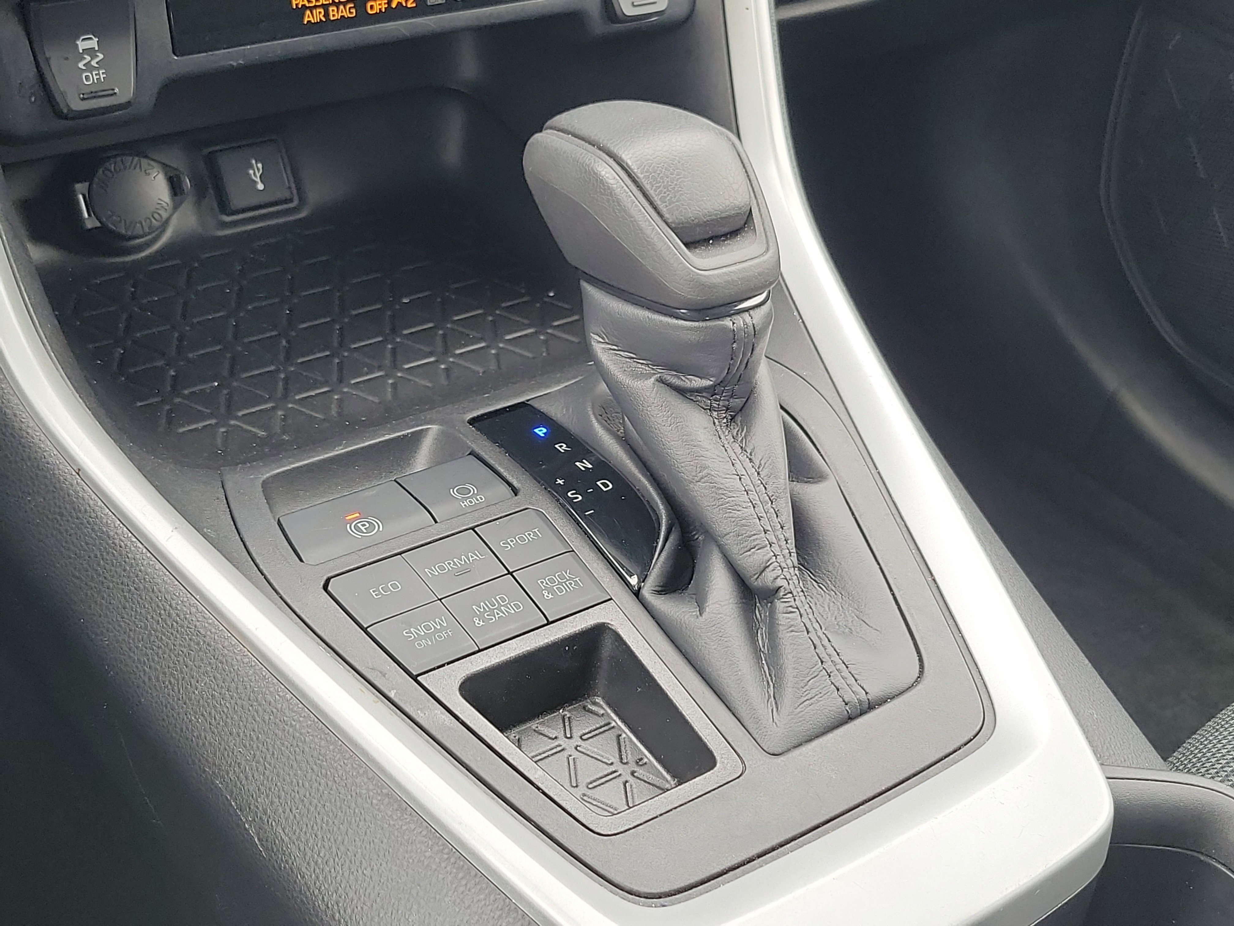 Used 2022 Toyota RAV4 LE image 30