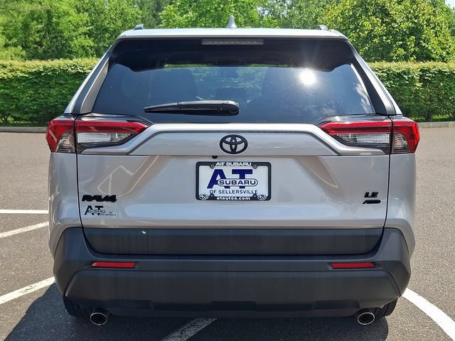Used 2019 Toyota RAV4 LE w/ Carpet Mat Package AWD/4WD image 5