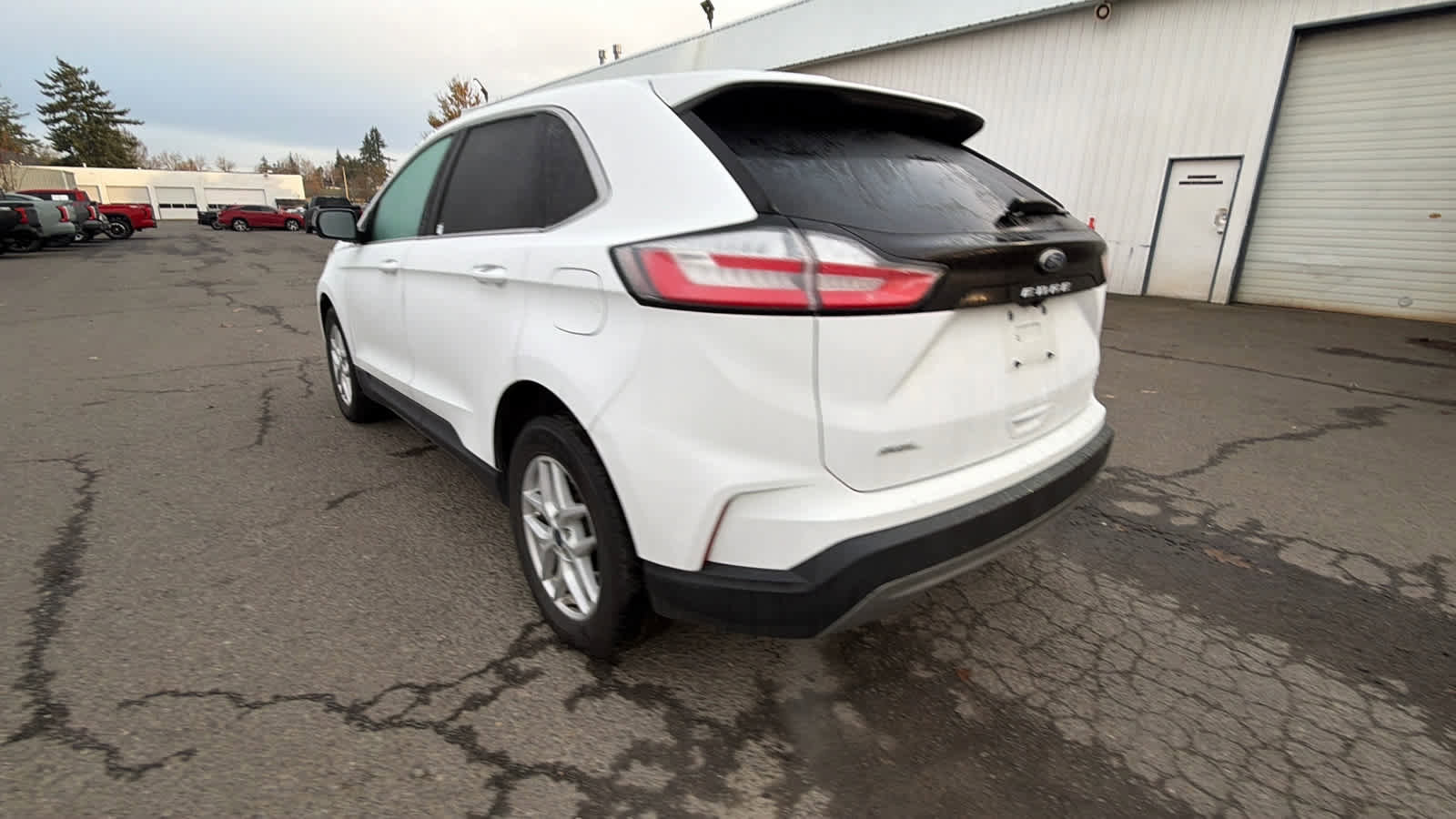 Used 2022 Ford Edge SEL image 3