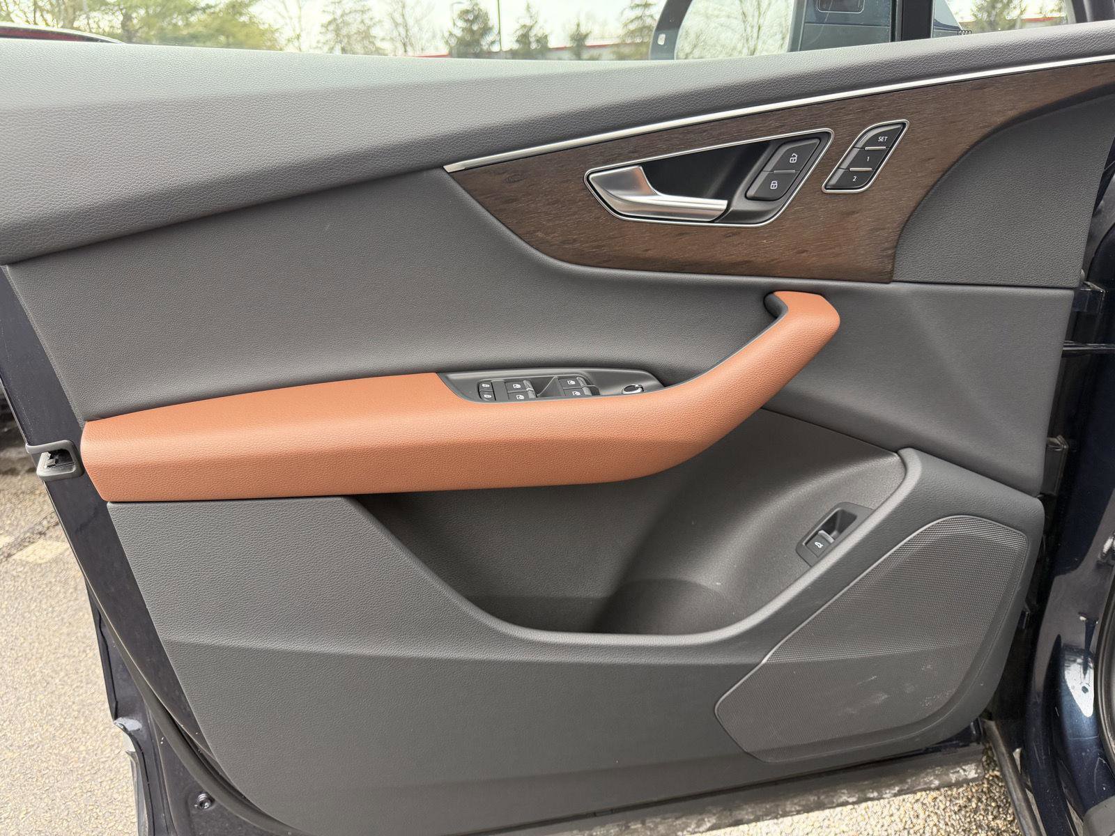 Used 2025 Audi Q7 3.0T Premium image 12